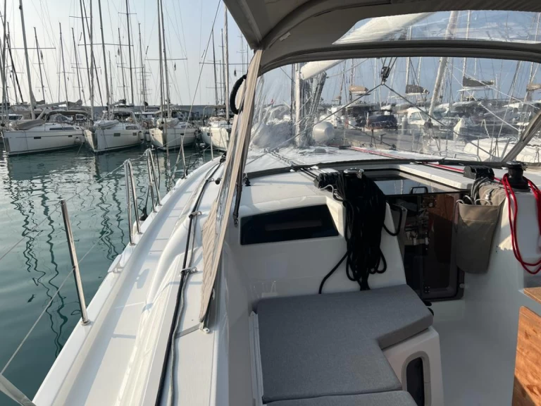 Huur een Bénéteau Oceanis 40.1 in Capo d'Orlando