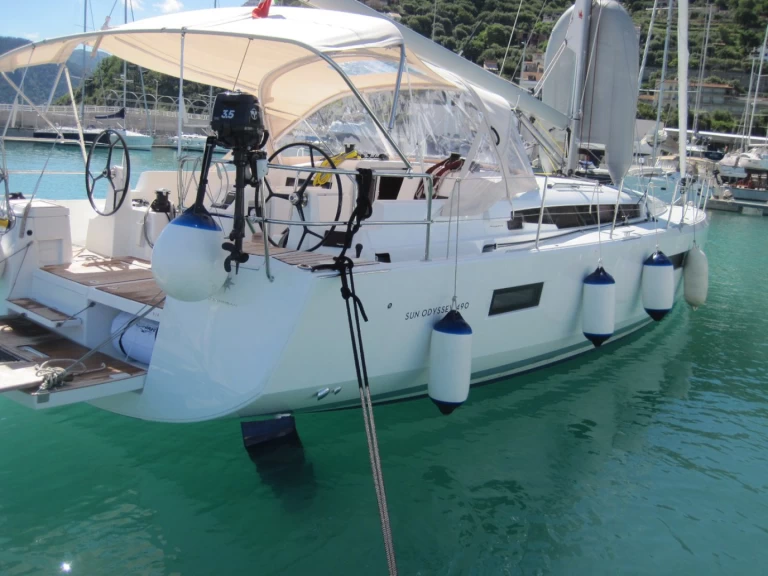 Huur een Jeanneau Sun Odyssey 490 in Capo d'Orlando