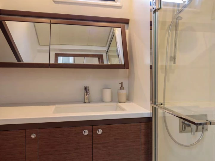 Bootverhuur Lávrio goedkoop Lagoon 52 F