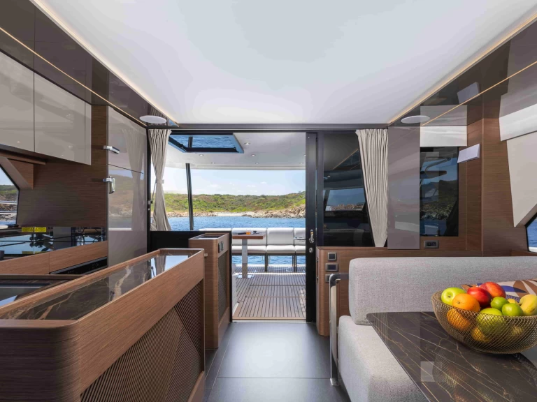 Huur Motorboot met of zonder schipper Prestige in Cugnana Verde