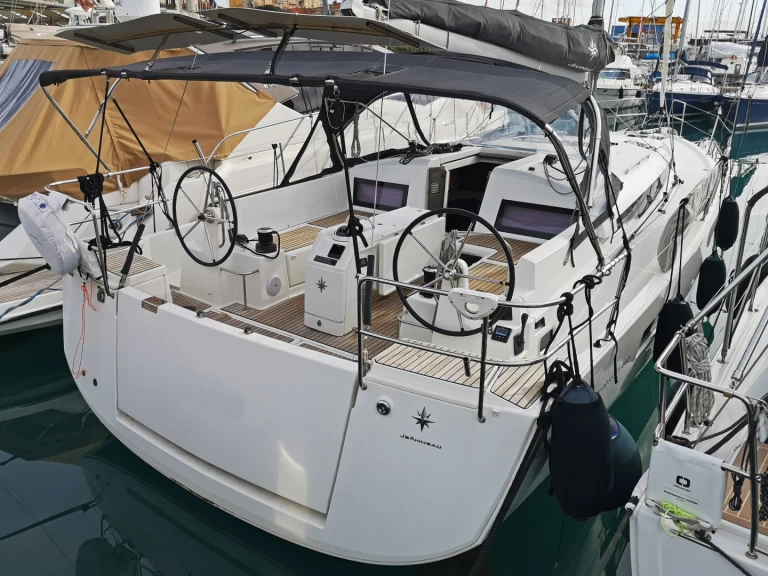 Jeanneau Sun Odyssey 440 - 4 cabine - 2 bagni te huur van particulier of professional in Castiglioncello