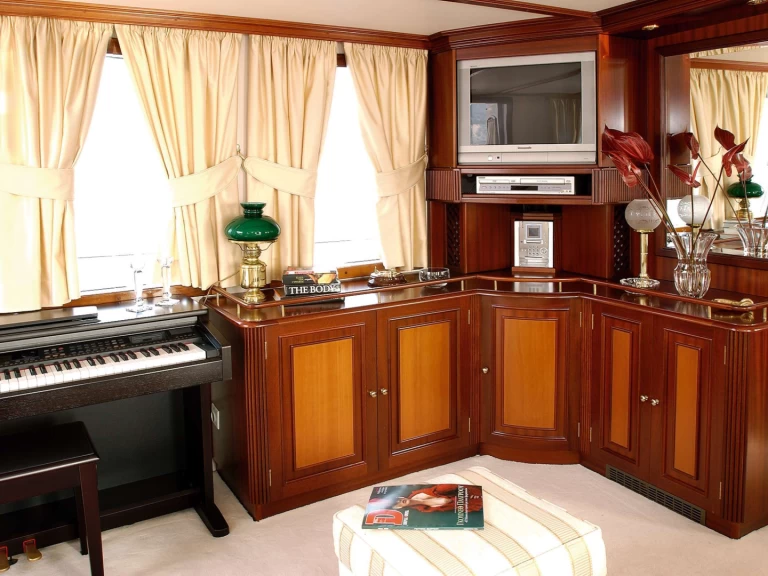 Huur een Custom LIANA H in Griekenland