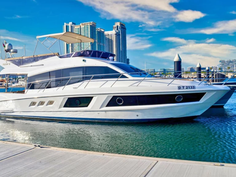 Bootverhuur Dubai Marina goedkoop majesty 48ft