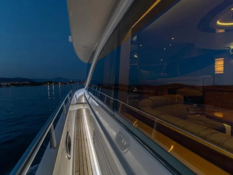 Huur een Custom Yaretti 2210  in Cannigione