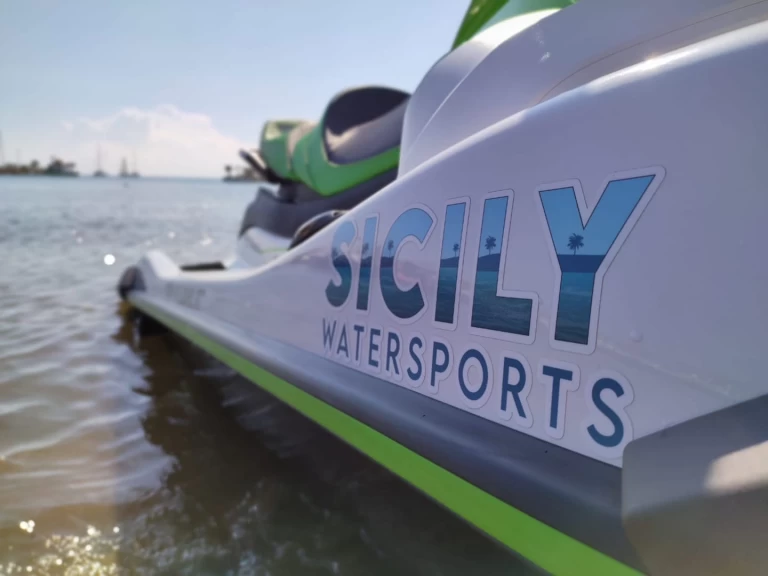 Bootverhuur Letojanni goedkoop VX Cruiser