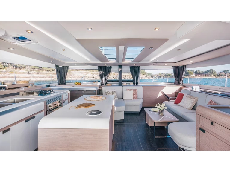 Huur een Fountaine Pajot Aura 51 in Perigiali