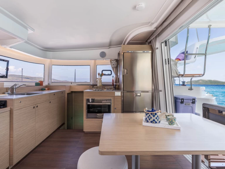 Bootverhuur Lagoon Lagoon 38 in Lefkáda via SamBoat