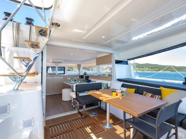 Verhuur Catamaran Lagoon met vaarbewijs