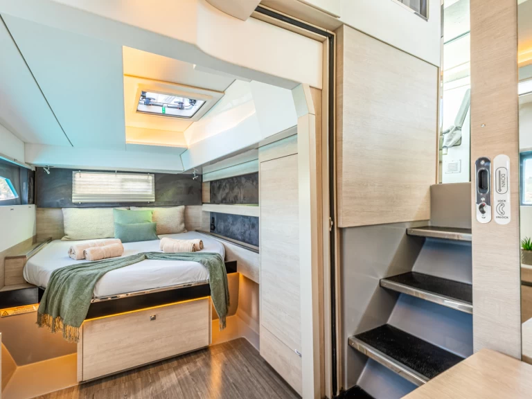 Catamaran te huur in Gouviá voor de beste prijs