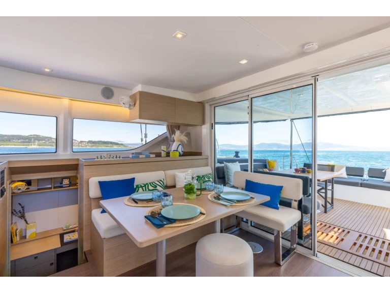 Verhuur Catamaran Lagoon met vaarbewijs