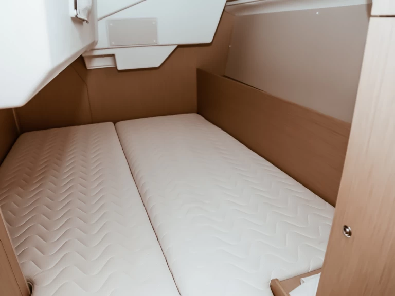 Bootverhuur Punta Ala goedkoop Oceanis 38.1