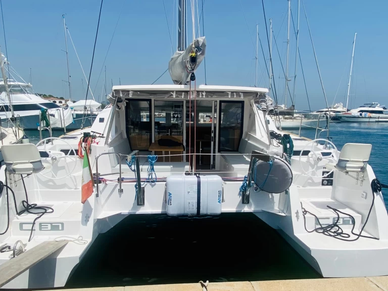 Huur een  C-CAT 37 in Olbia