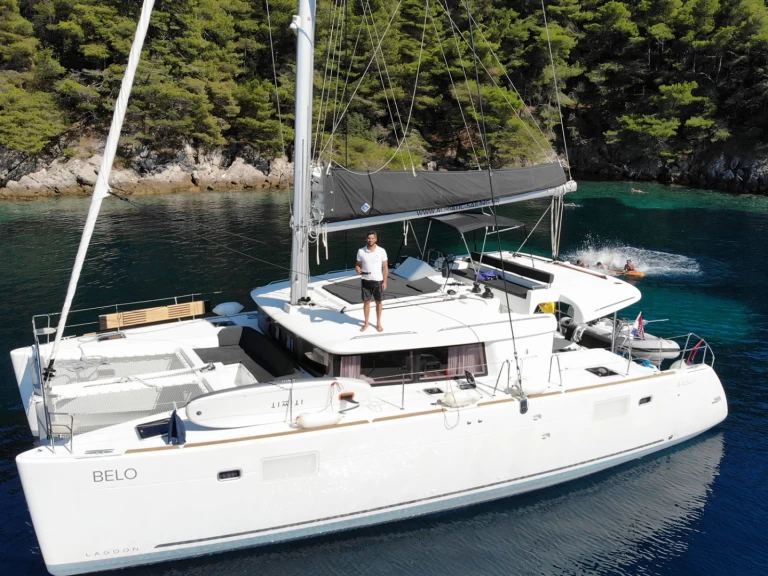 Catamaran te huur in Kaštela voor de beste prijs