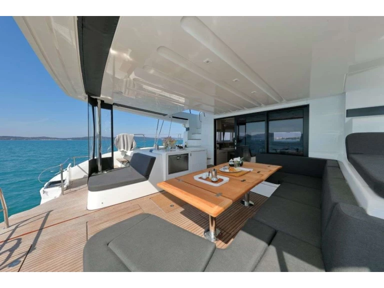 Bootverhuur Lagoon Lagoon 55 in Kaštel Gomilica via SamBoat