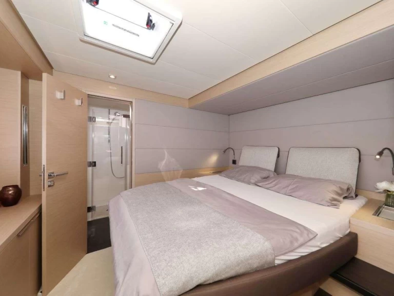 Huur Catamaran met of zonder schipper Lagoon in Kaštel Gomilica