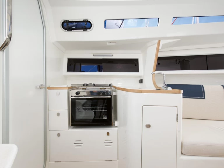 Huur Zeilboot met of zonder schipper Italia Yachts in Punat