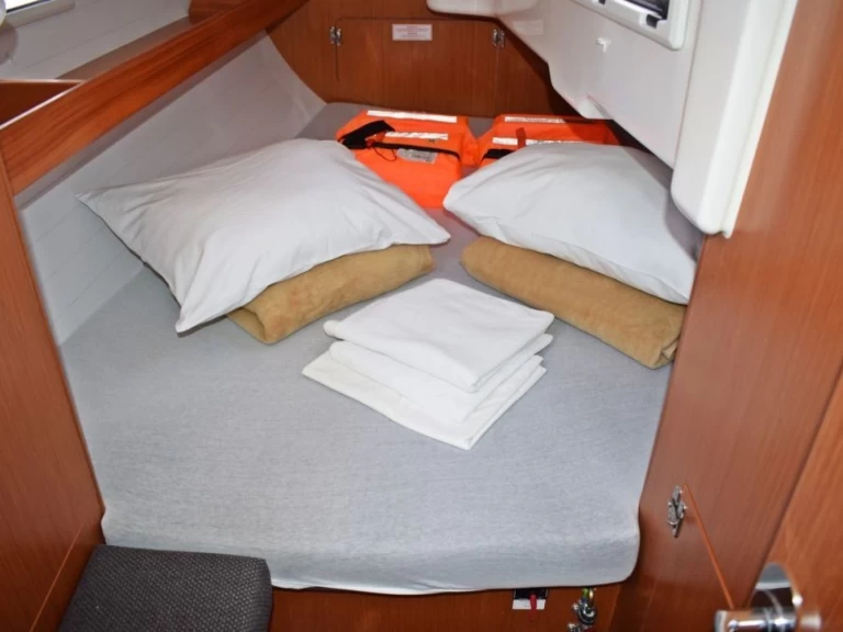 Bootverhuur Bavaria Cruiser 34 in Zaton via SamBoat