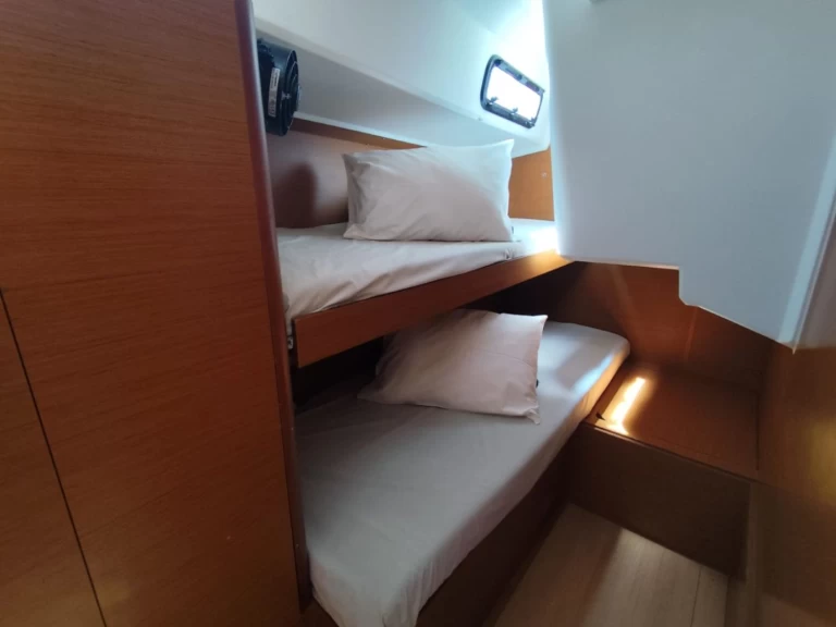 Zeilboot te huur in Gouviá voor de beste prijs