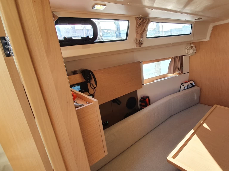 Bootverhuur Olbia goedkoop Oceanis 38 (3/2)