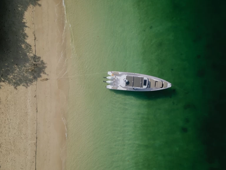 Verhuur Motorboot in Phuket - Axopar 37 T-Top