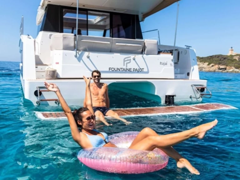 Huur een Fountaine Pajot Fountaine Pajot MY 40 in Phuket Yacht Haven Marina