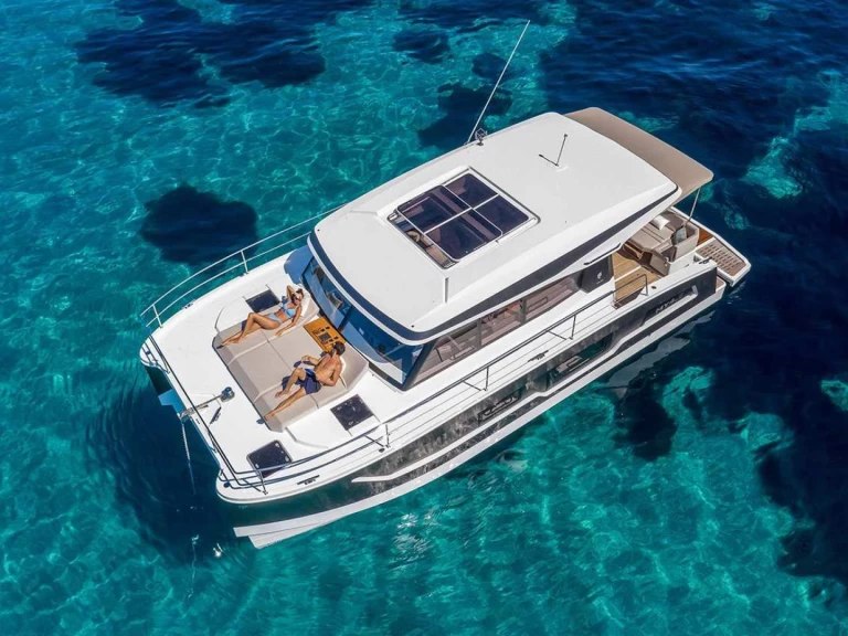 Huur Motorboot met of zonder schipper Fountaine Pajot in Phuket Yacht Haven Marina