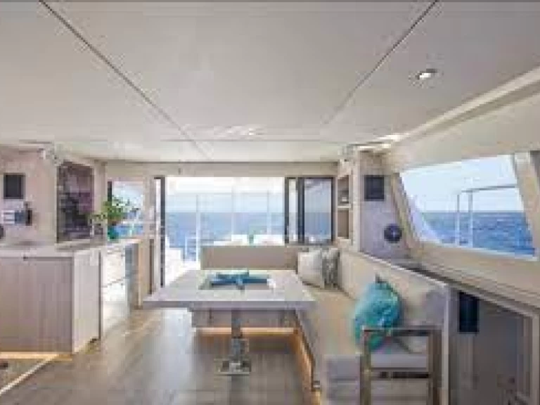 Bootverhuur Phuket Yacht Haven Marina goedkoop Leopard 43