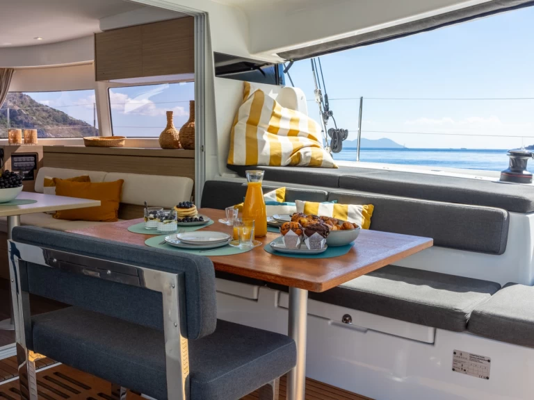 Bootverhuur Lagoon Lagoon 43 in Lefkáda via SamBoat