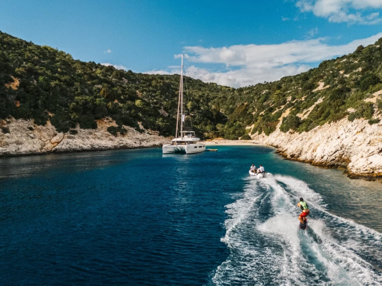 Bootverhuur Lagoon Lagoon 51 in Lefkáda via SamBoat