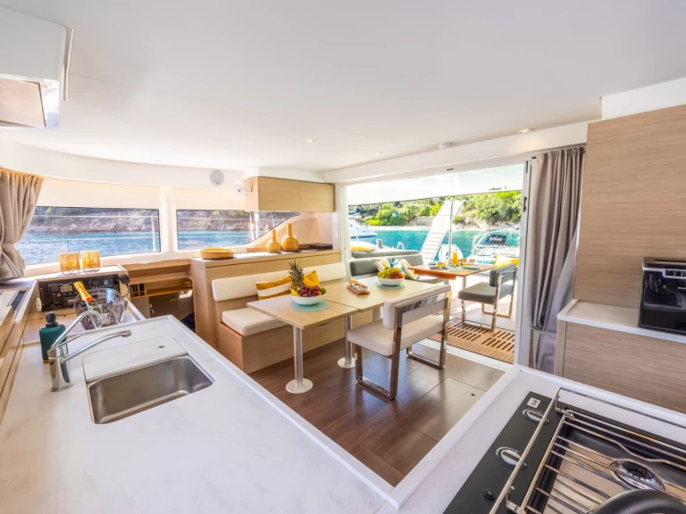 Verhuur Catamaran Lagoon met vaarbewijs