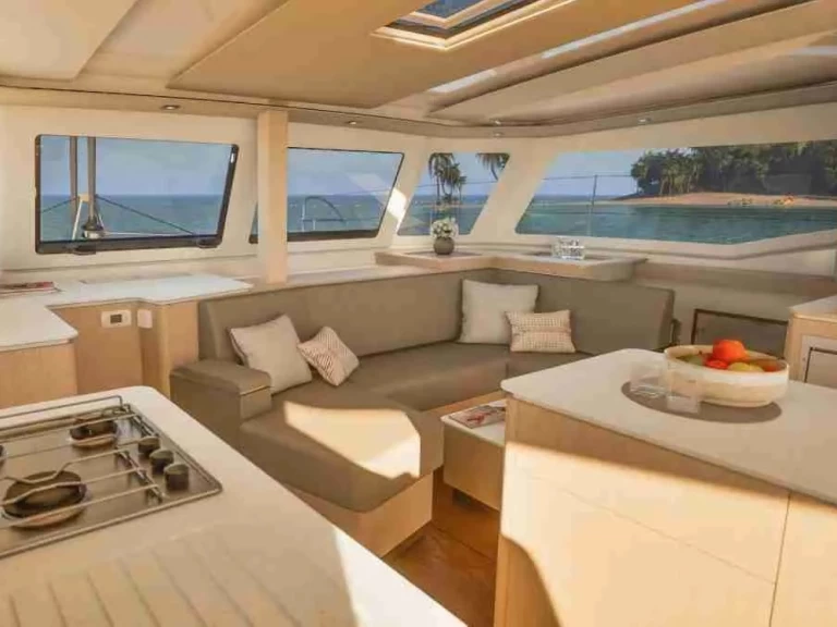 Huur een Fountaine Pajot New 41 in Rodi Garganico