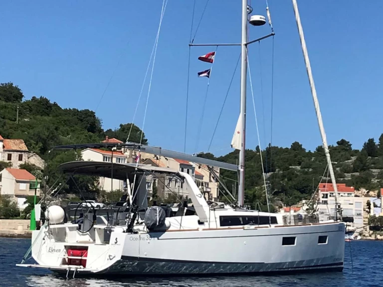 Bootverhuur Bénéteau Oceanis 38.1 in Split via SamBoat