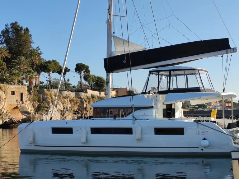 Catamaran te huur in Kaštela voor de beste prijs