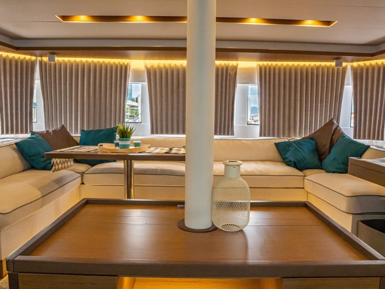 Catamaran te huur in Kaštela voor de beste prijs