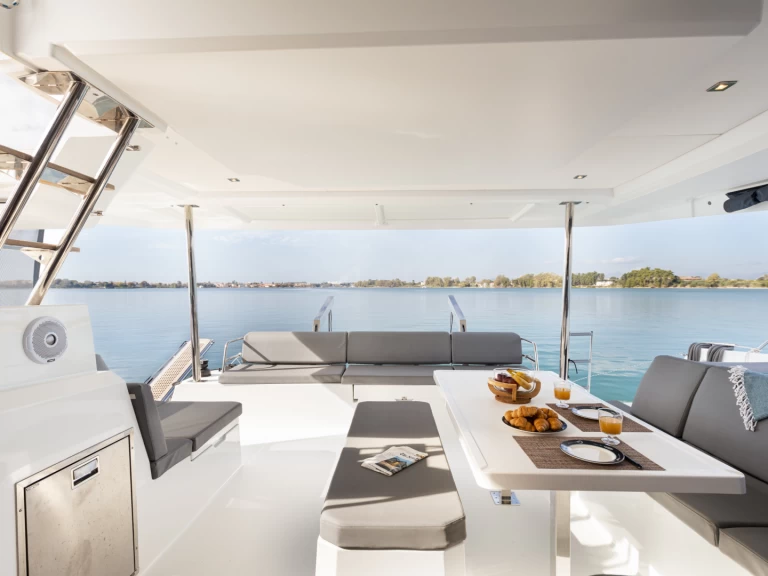 Huur Catamaran met of zonder schipper Fountaine Pajot in Préveza