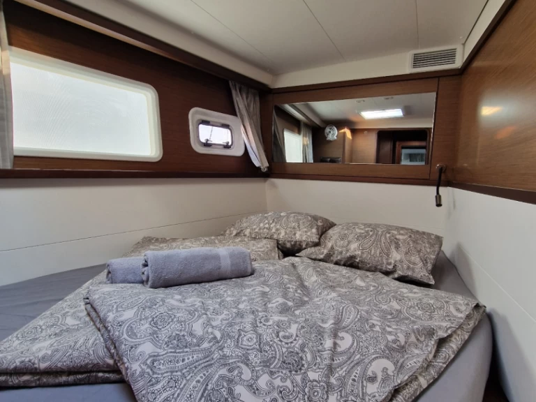 Bootverhuur Lagoon Lagoon 450 Sport Top in Punat via SamBoat