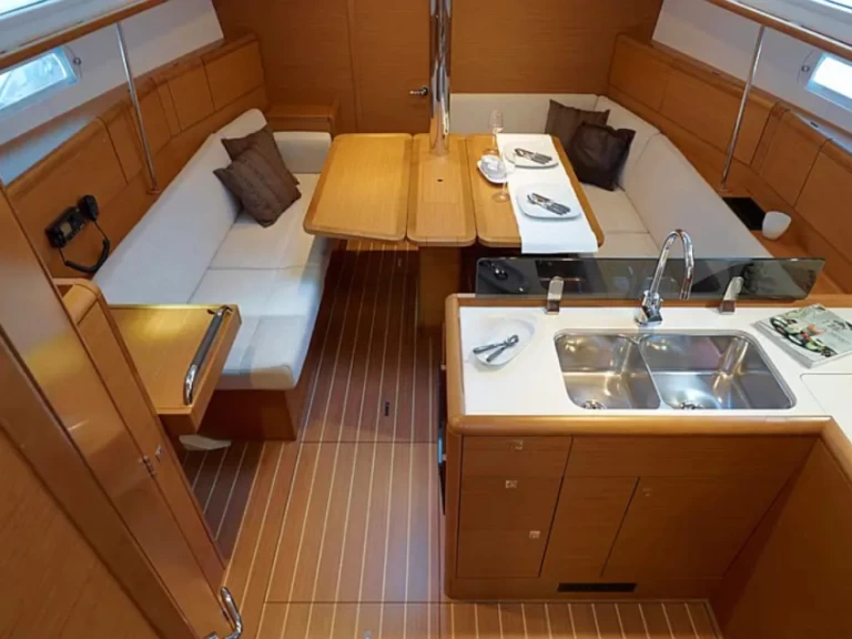 Bootverhuur Jeanneau Sun Odyssey 379[G] in Álimos via SamBoat