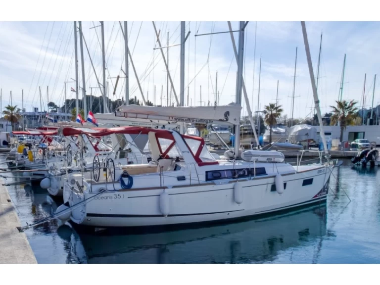 Bénéteau Oceanis 35.1 te huur van particulier of professional in Split