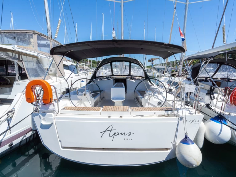 Huur een Dufour Dufour 412 Grand Large in Pula