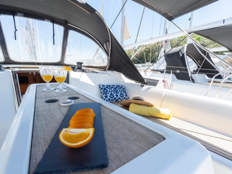 Huur een Dufour Dufour 412 Grand Large in Pula