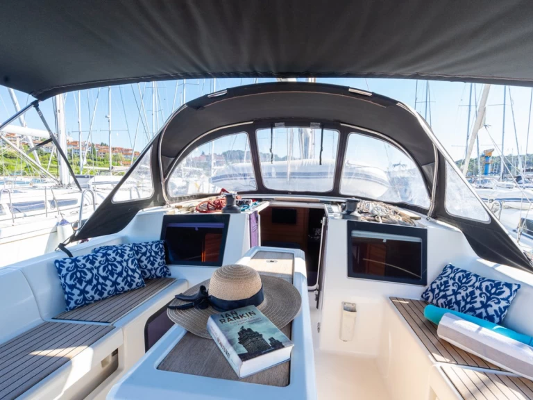 Huur een Dufour Dufour 460 Grand Large in Pula