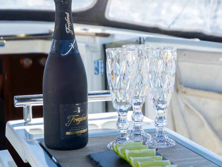 Huur een Bénéteau Oceanis 38.1 in Pula