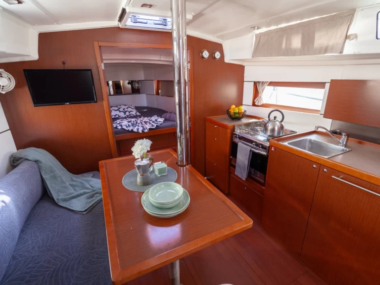 Verhuur Zeilboot in Pula - Bénéteau Oceanis 38.1