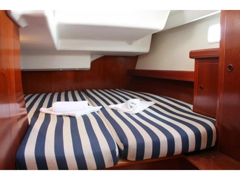 Huur Zeilboot met of zonder schipper Bénéteau in Nikiána