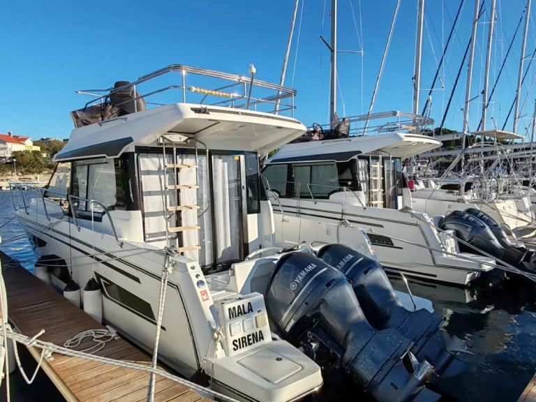 Jeanneau Merry Fisher 1095 Fly te huur van particulier of professional in Drage