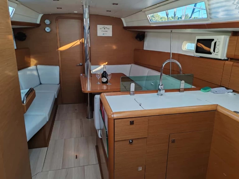 Bootverhuur Drage goedkoop Sun Odyssey 389