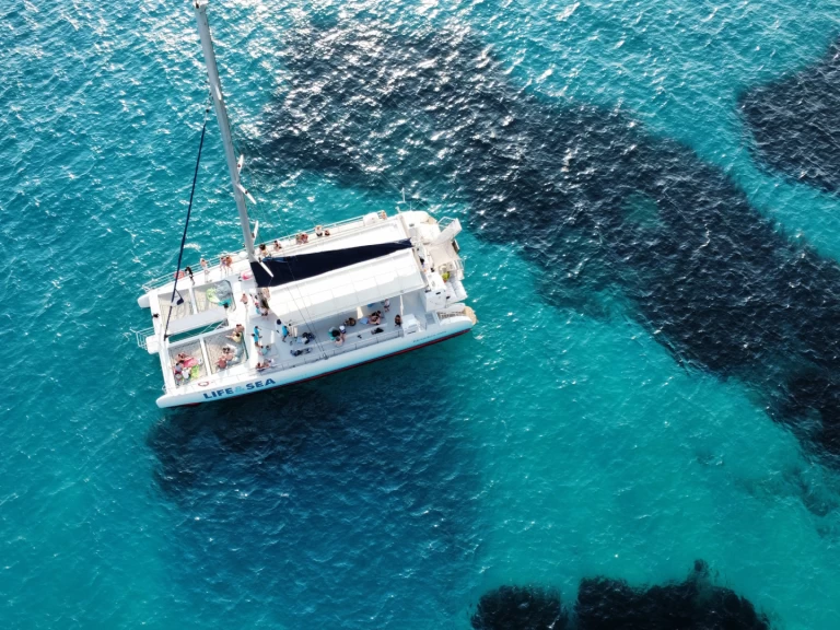 Verhuur Catamaran Drassanes Dalmau met vaarbewijs