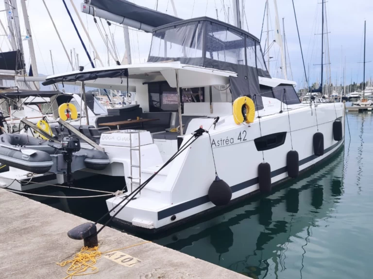Verhuur Catamaran Fountaine Pajot met vaarbewijs