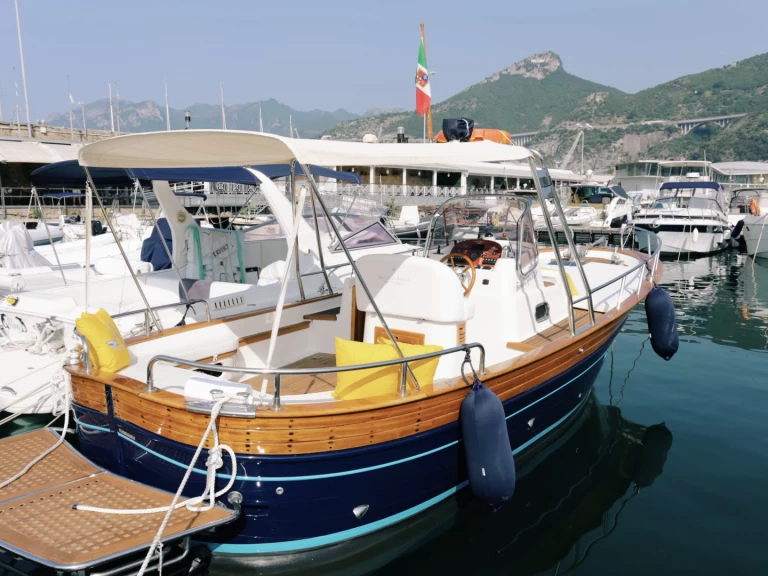 Fratelli Aprea Sorrento 7,50 open cruise te huur van particulier of professional in Salerno