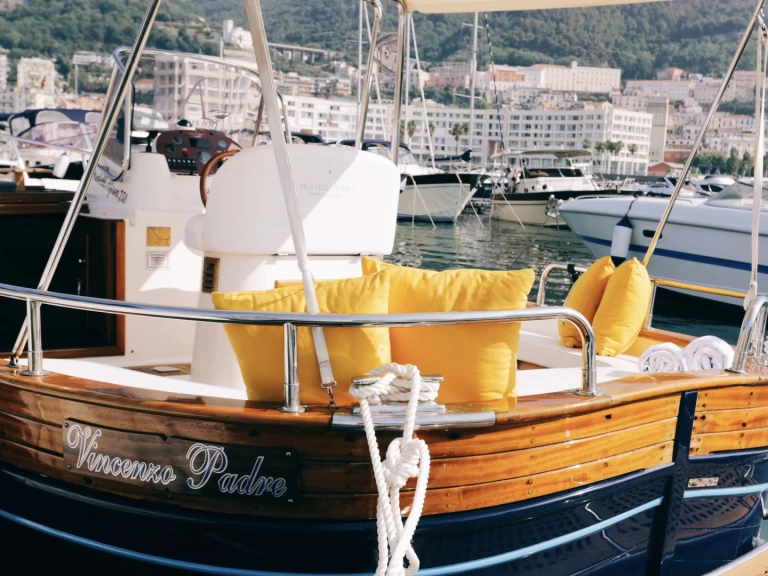 Huur een Fratelli Aprea Sorrento 7,50 open cruise in Salerno